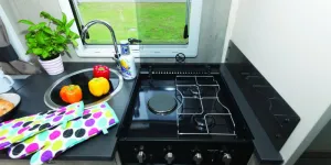 The-hob-design-means-that-the-hotplate-can-be-used-for-large-pans-or-a-wok-27648