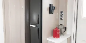 The-tall,-slim-fridge-with-removable-freezer-is-opposite-the-kitchen-58185