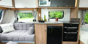 The-new-dark-grey-kitchen-top-locker-doors-are-outlined-by-a-rim-of-bright-light-w800-36204
