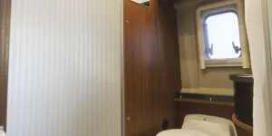 Globecar-washroom-82671