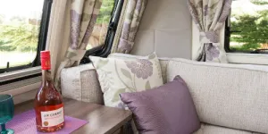 Soft-mauves-and-floral-patterns-create-a-cosy-look-w500-39867