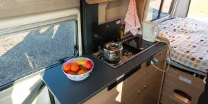 SUNLIGHT-CLIFF-600-practical-kitchen-DSC_2622-49538