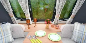 The-snack-table-automatically-slides-upwards,-on-springs,-to-become-level-with-the-windowsill2-24940