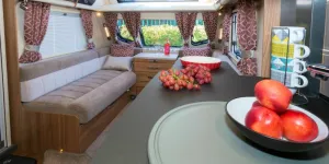 Plenty-of-food-preparation-space-44362