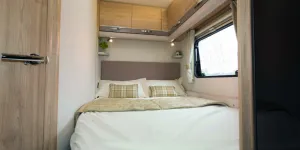 Double-bed-luxury---in-a-six-berth-w1000-56072