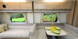 The-spacious-U-shaped-dining-area-surround-a-large-table-ona-telescopic-monopod-base-w1000-70895