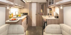 Plenty-of-space-in-the-kitchen-area-10496