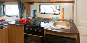 Cooking-hit-is-a-combied-oven-grill,-a-three-burner-hob-and-a-microwave-52218