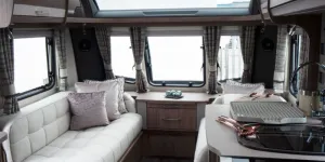 Plenty-of-light-comes-into-the-lounge-from-the-wide-sunroof-06974