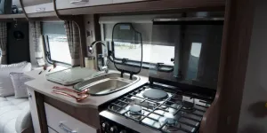 A-grooved-draining-board-with-a-lip-to-channel-water-into-the-sink-comes-as-standard-11583