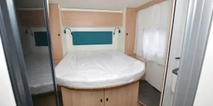 Joa-Camp-70Q-motorhome-island-bed-19849