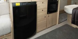 Lots-of-storage-space-in-the-centre-of-the-kitchen-and-below-the-oven-grill-74002