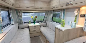 The-high-cabinet-between-the-dining-area-and-the-lounge-makes-the-two-areas-feel-well-separated-26939