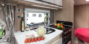 web-2-We-love-VIP-kitchen-styling-for-2016,-with-a-gleaming-white-surface-and-brown-shade-glossy-splashbacks-61085