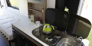 Danbury-Avenir-kitchen-65087