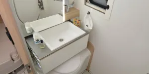 Yucon K-Peak 7.0 GD high-top campervan washroom