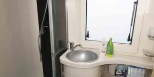 Tessoro-413-washroom-03056