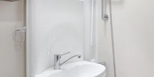 Nuevo_ES_bathroom-21726