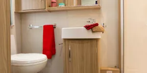 the-630’s-grooming-department-is-brilliantly-designed,-with-lots-of-space,-a-big-basin-and-good-lighting-levels-93459