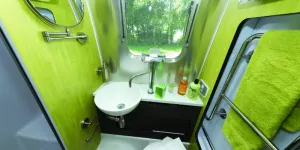 Lime-green-side-walls-in-the-washroom-w800-68744