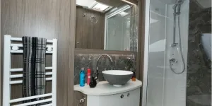 Coachman VIP 575 caravan washroom (photo courtesy of Richard Chapman)