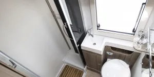 482_Bathroom_1-01586
