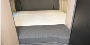 Auto-Trail-Expedition-68-campervan-bed-10817