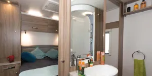 You-can-open-either,-or-both,-of-the-sliding-doors-between-the-bedroom-and-the-shower-room-47551