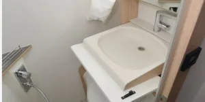 Yucon 6.0 BD 4x4 campervan washroom