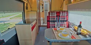 Foto_2017_la_strada_Avanti_H_innen_Totale_mit_Badtür_auf-18311