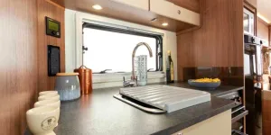 Worktop-space-beside-the-sink-is-33cm-wide-05083