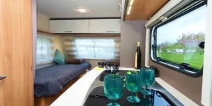 The-little-450-looks-and-feels-more-spacious-than-its-size-would-suggest-09043