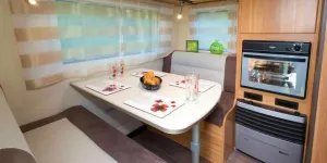 A-cosy-dining-area-for-four-at-the-rear2-08383