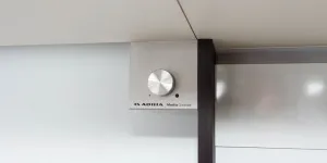 The-sound-system-controller,-mounted-under-the-kitchen-top-lockers-32718