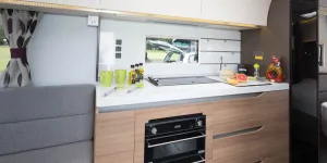 Wide,-deep-drawers-give-loads-of-kitchen-capacity-99366