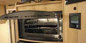Giottiline-kitchen-and-TV-79715