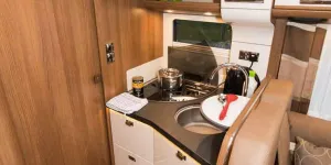 14_0--Compact-but-effective-kitchen-with-sink-cover-in-use-as-extra-shelf-DSC_1146-76231