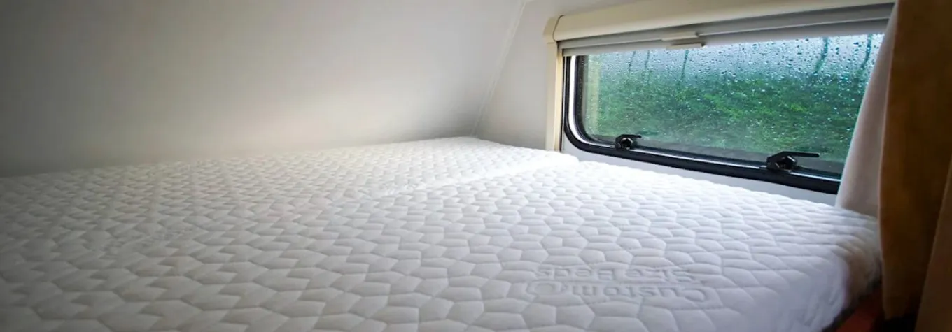 Elddis Autoquest 100 Over Cabin Bed