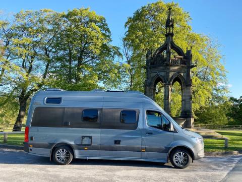 Explorer 4 Elevated Lounge Premium