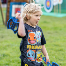 axe throwing at the big land rover fest