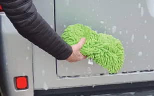Motorhome cleaning with a microfibre mitt