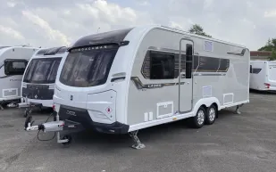The-exterior-of-the-Coachman-Laser-875-30005