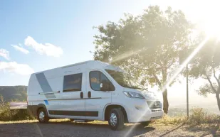 V_Series_exterior_lifestyle-83732