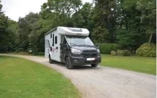 Pilote Atlas A696G low-profile motorhome
