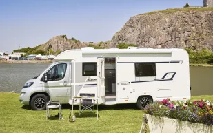 02_Alliance_Silver_Edition_nearside_by_sea_2-50387