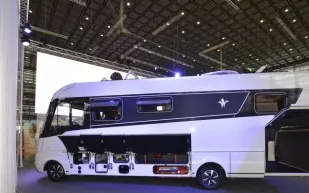 Niesmann + Bischoff Flair 880 A-class motorhome