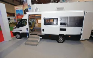 IH 710 IFL high-top campervan