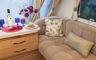 rhp_caravan_interior