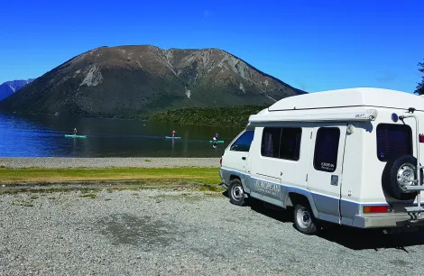 New Zealand mountain and lake