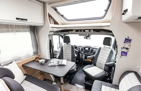 Inside the Sunlight T 690 L Adventure